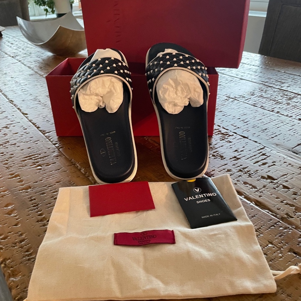 Authentic VALENTINO Free Rockstud Spike Pool Slide Sandals